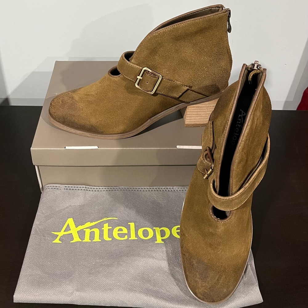 Antelope suede shoes, style X52 Chelly, size 39